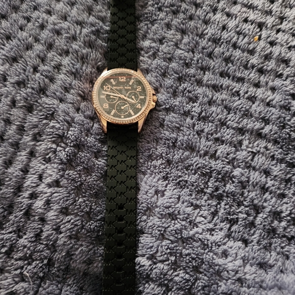 WATCH - Picture 2 of 6